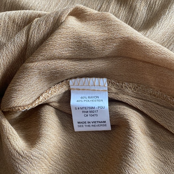 ⭐️Moa Moa | Off shoulder top from Cavenders | Size Medium - Picture 8 of 9